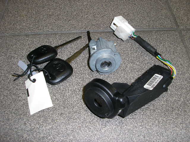 фото №1, Avensis замок зажигания ключ считыватель новый оригинал