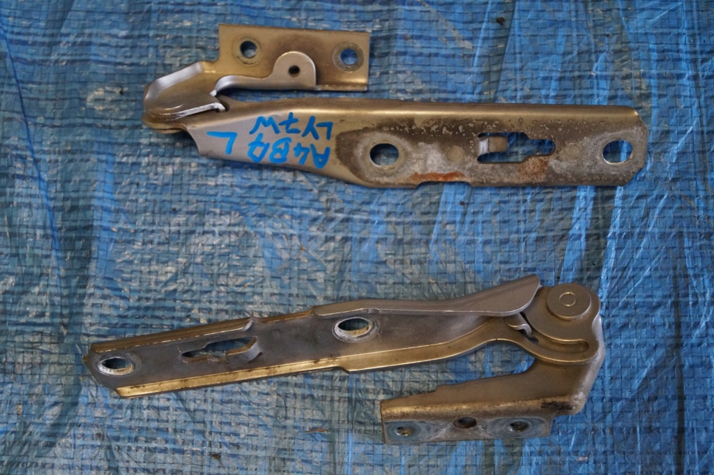 Купить Audi a4 b7 петля капот правый ly7w