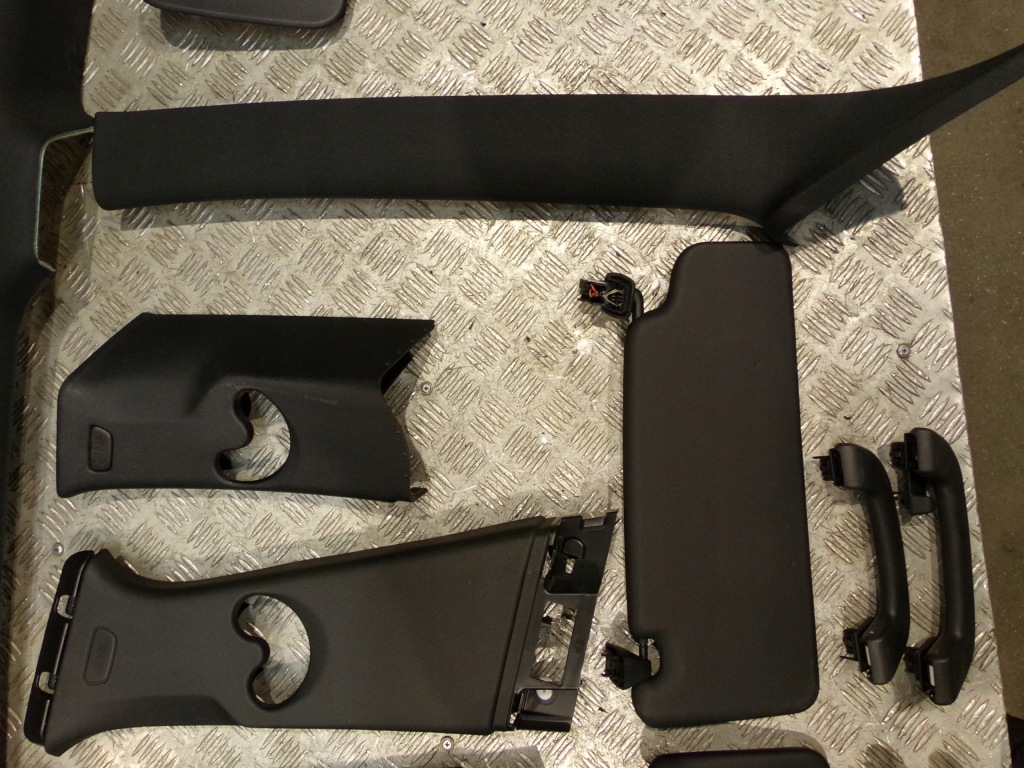 фото №8, Bmw 2 f46 стеля czarna mpakiet стійки +шторка