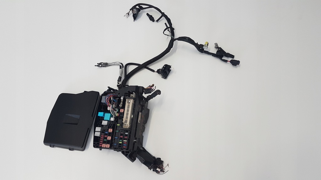 фото №1, Toyota оригінальний номер 82111-05l52