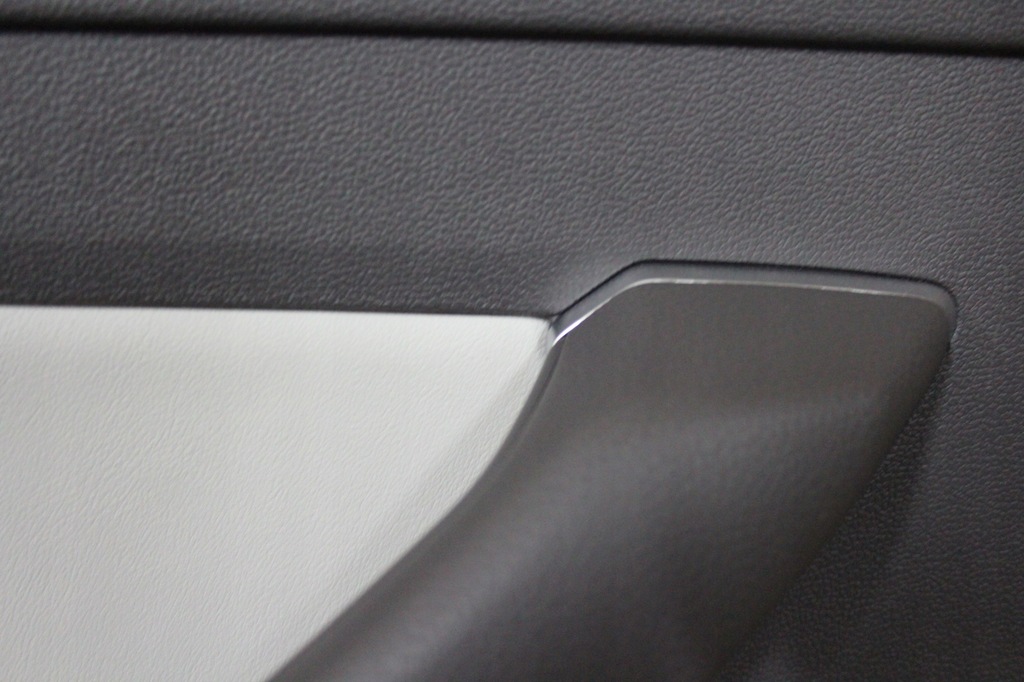 фото №1, Оббивка двері задня ліва vw arteon nowa шкіра beż