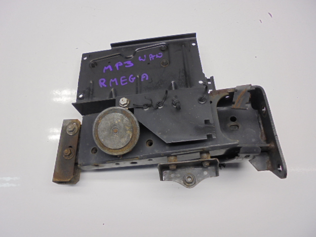 фото №1, Mercedes actros mp2 mp3 кронштейн кронштейн крыла r a9305203833