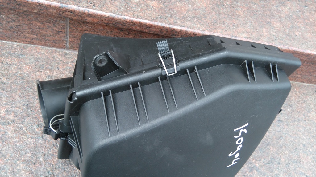 фото №10, Bmw 5 e60 e61 3.0 дизель корпус фильтра воздуха