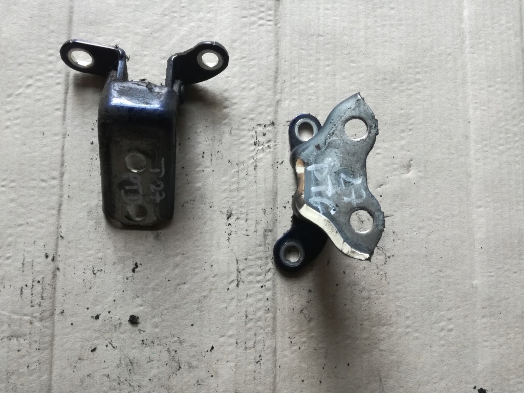 фото №1, Toyota avensis t27 петли дверь правый задняя