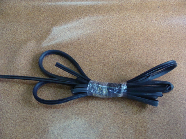 фото №1, Subaru forester 10r прокладка двері перед правий