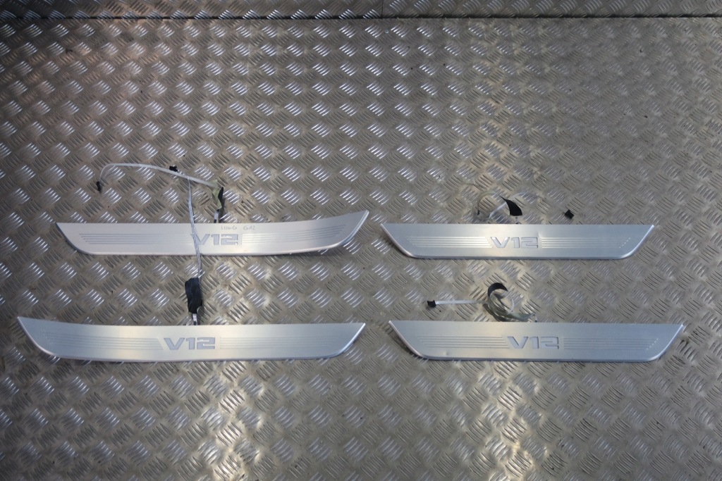 Купити Накладки декоративні порогові bmw g12 long v12 m760 led