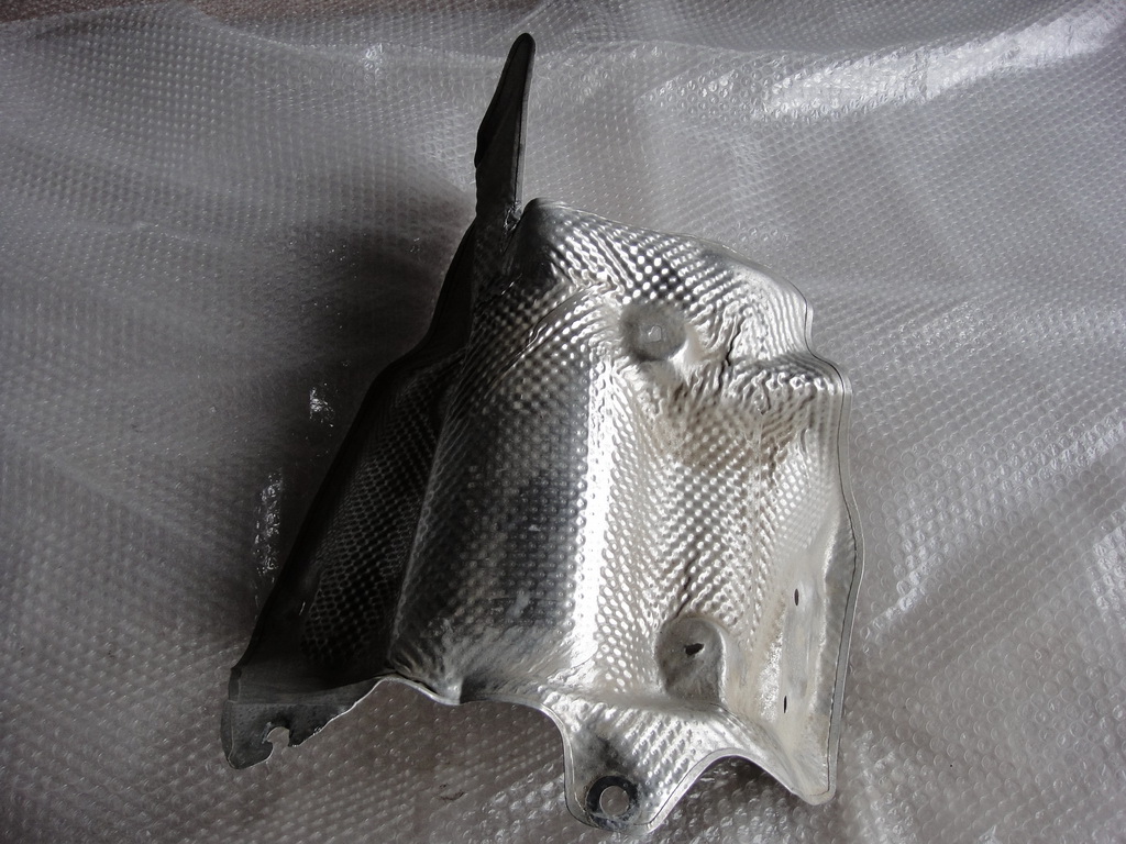 фото №1, Audi q7 e-tron защита тепловая 4m0201308h