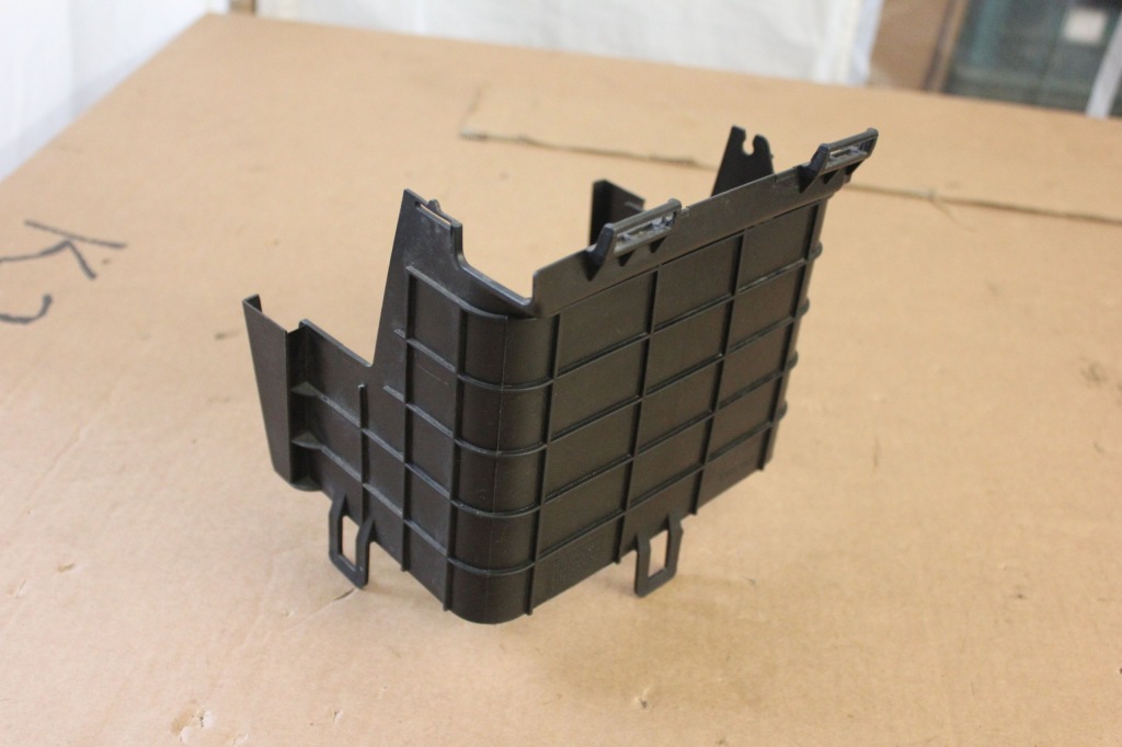 Купить Накладка аккумулятор vw passat cc 3c0915336