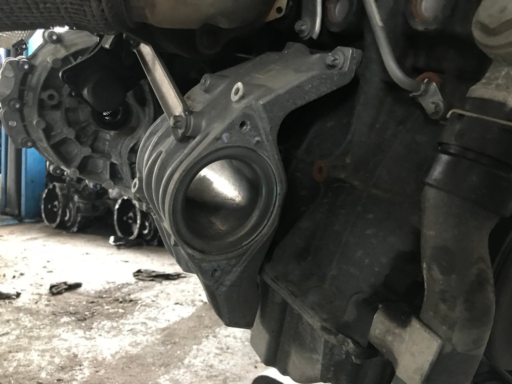 фото №1, Mercedes a klasa w176 cdi опора кронштейн moco полуось