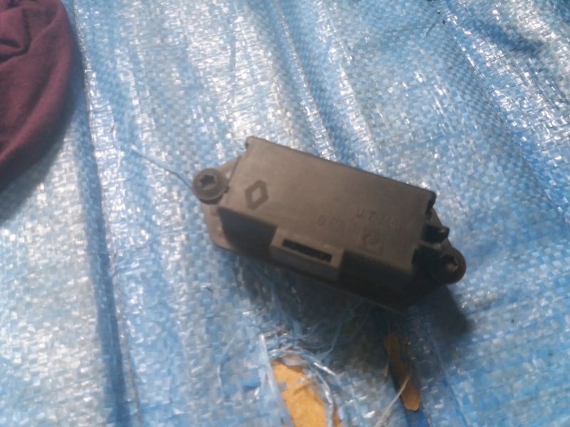 фото №1, Разъём предохранителей renault magnum 5000946090