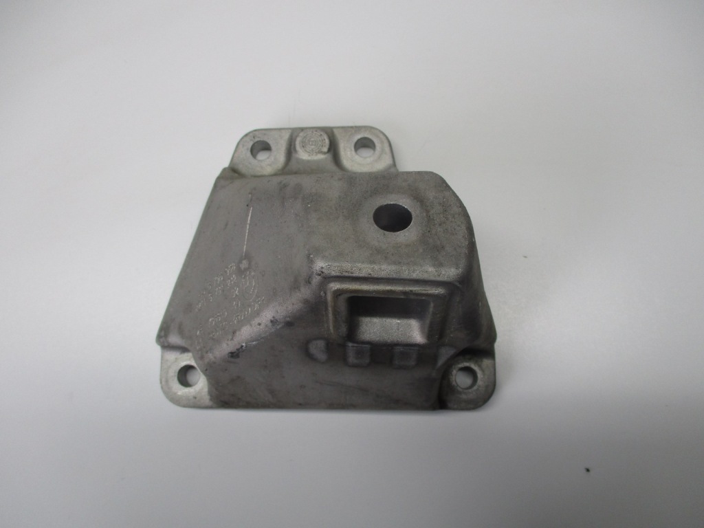 фото №1, Кронштейн кронштейн bmw 5 f10 f11 2,0d 736813