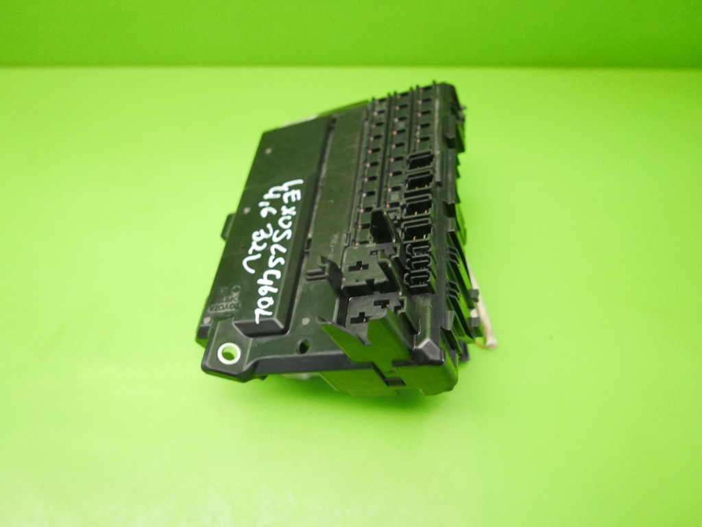 Коробка запобіжників lexus ls ls460l 4.6 v8 12- Київ