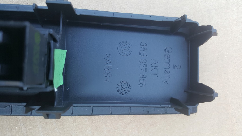 фото №3, Переключатель стекло перед r vw passat b7 3c8959855