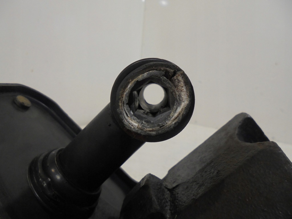 фото №4, Отбойник кронштейн бампера заднего bmw z3 anglik